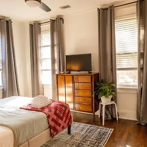 Holiday home J Birds' In The Heart Of Midtown
