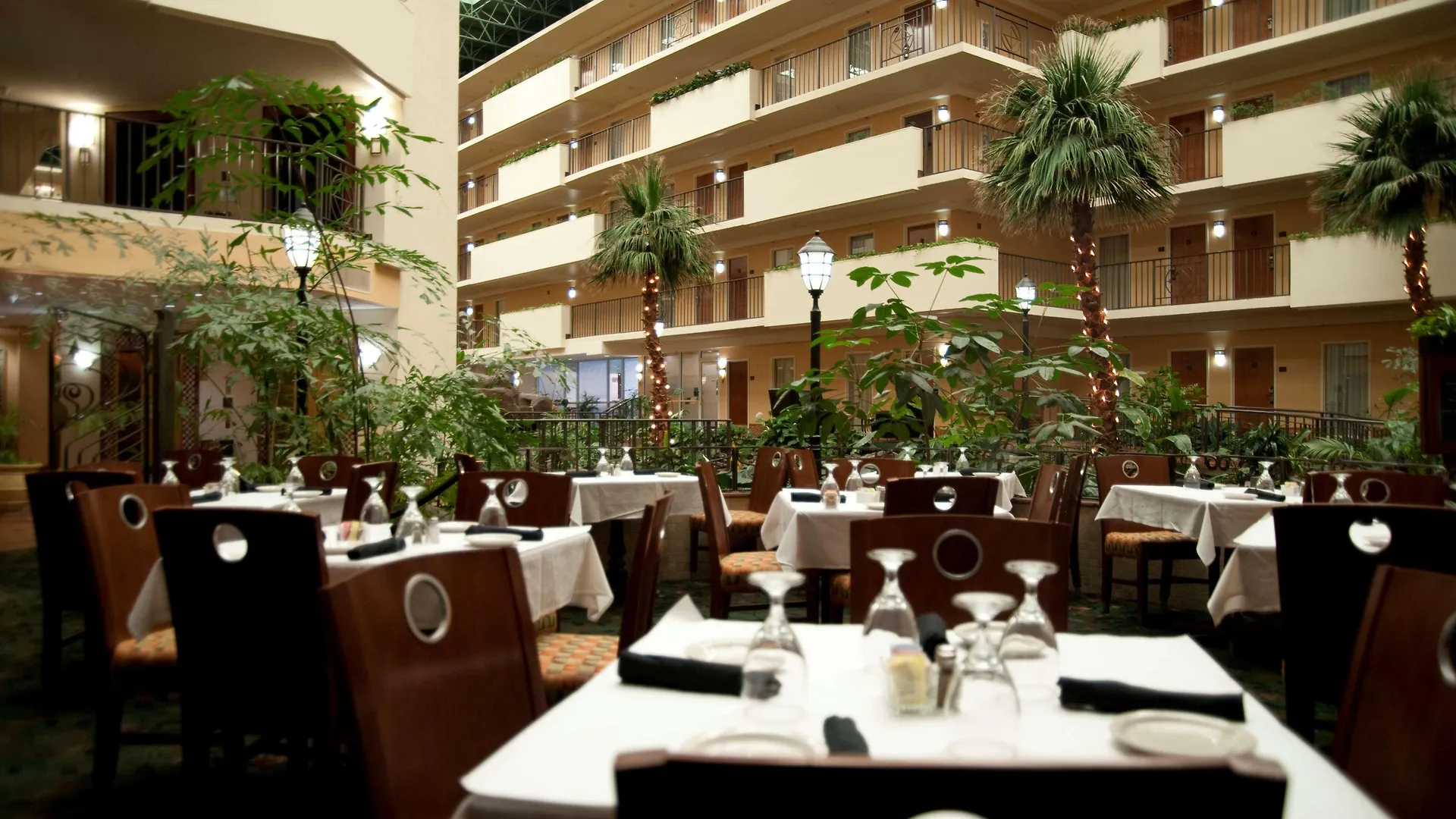 Hotel Embassy Suites By Hilton Memphis East Germantown Area